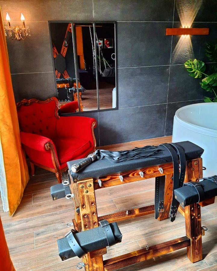 La Loveroom Bdsm De Nice " La Chambre Luxe Des Desirs " Ngoại thất bức ảnh